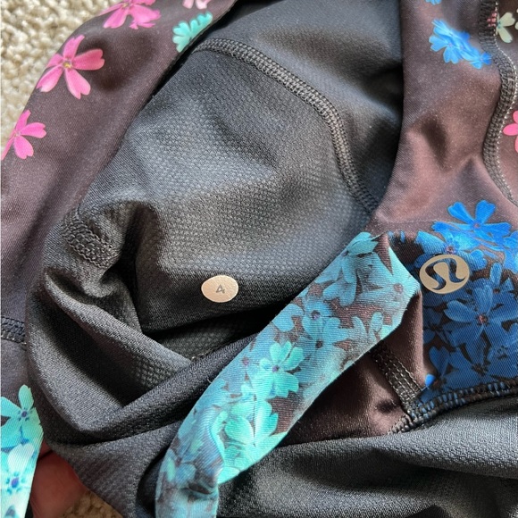 Lululemon Floral Tank - Picture 4 of 7